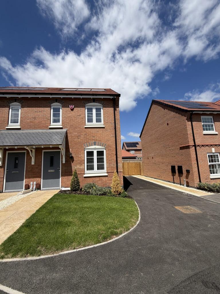 2 bedroom semi-detached house for sale