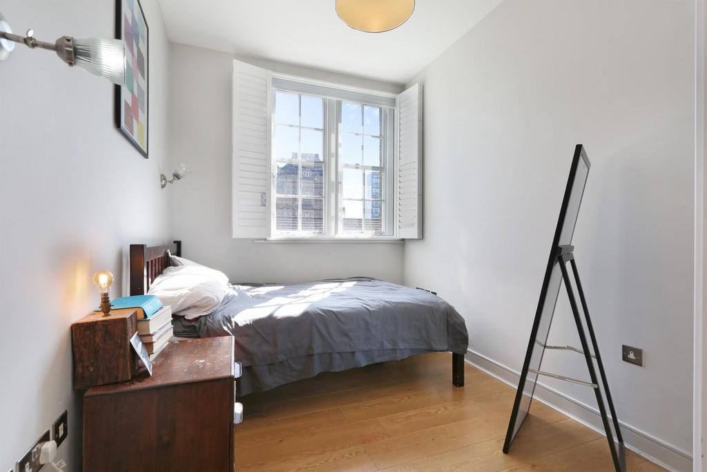 Apartment in London, London Borough of Southwark - More