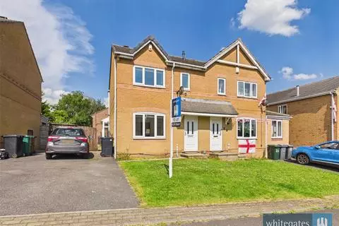 3 bedroom semi-detached house to rent, Bradford