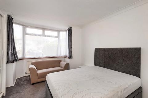 3 bedroom semi-detached house for sale, Chessington Avenue, Bexleyheath, DA7