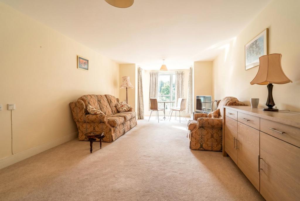 Apartment in Solihull, Shirley - View 2