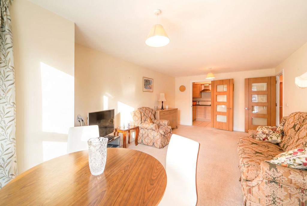 Apartment in Solihull, Shirley - View 3