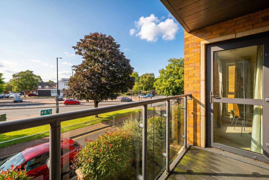 Apartment in Solihull, Shirley - View 4