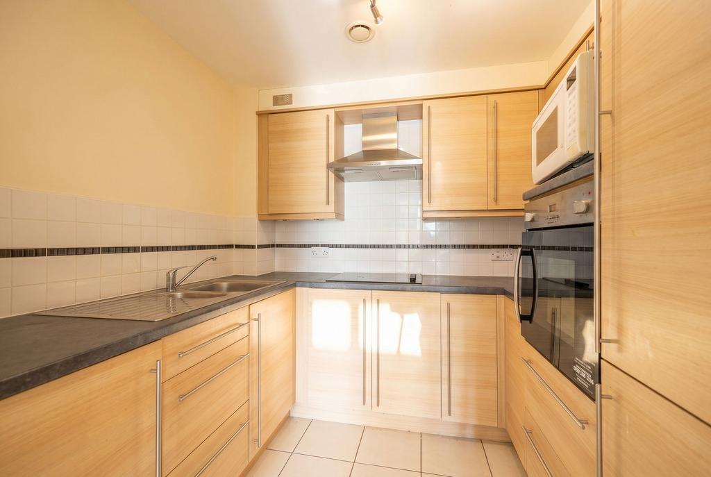 Apartment in Solihull, Shirley - View 5