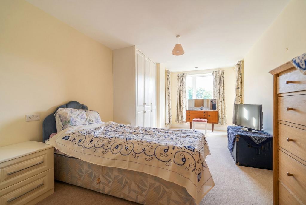 Apartment in Solihull, Shirley - More