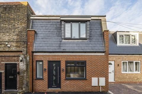 Murray Mews, Catford, London, SE6