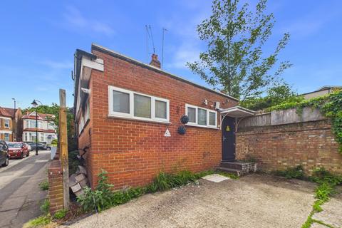 Office to rent, 51 Colney Hatch Ln London N10 1LJ