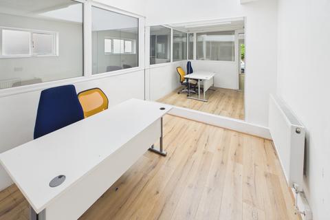 Office to rent, 51 Colney Hatch Ln London N10 1LJ