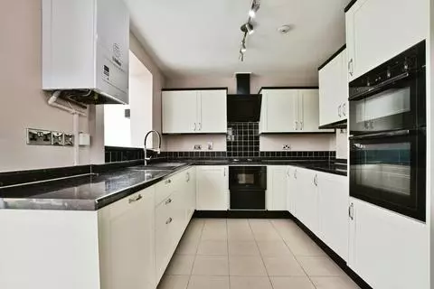 3 bedroom end of terrace house for sale – pohled 2