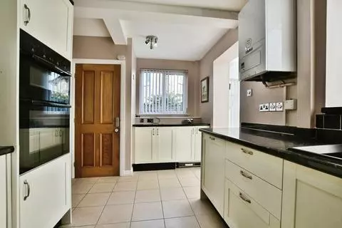 3 bedroom end of terrace house for sale – pohled 5