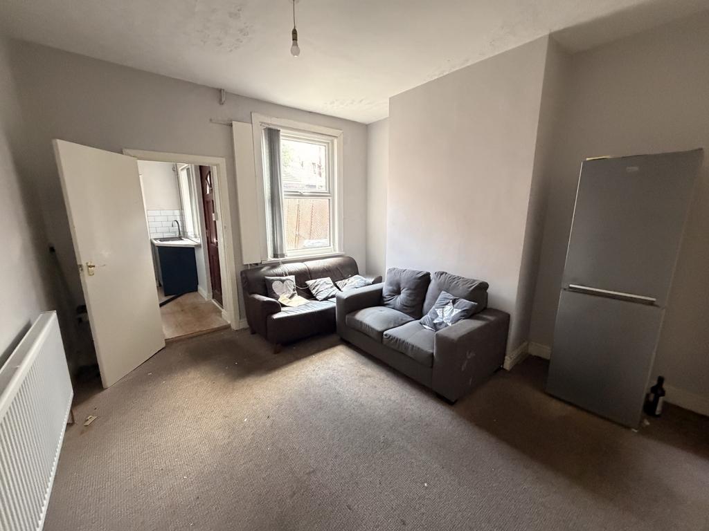 Ashley Avenue, Leeds LS9 - View 2