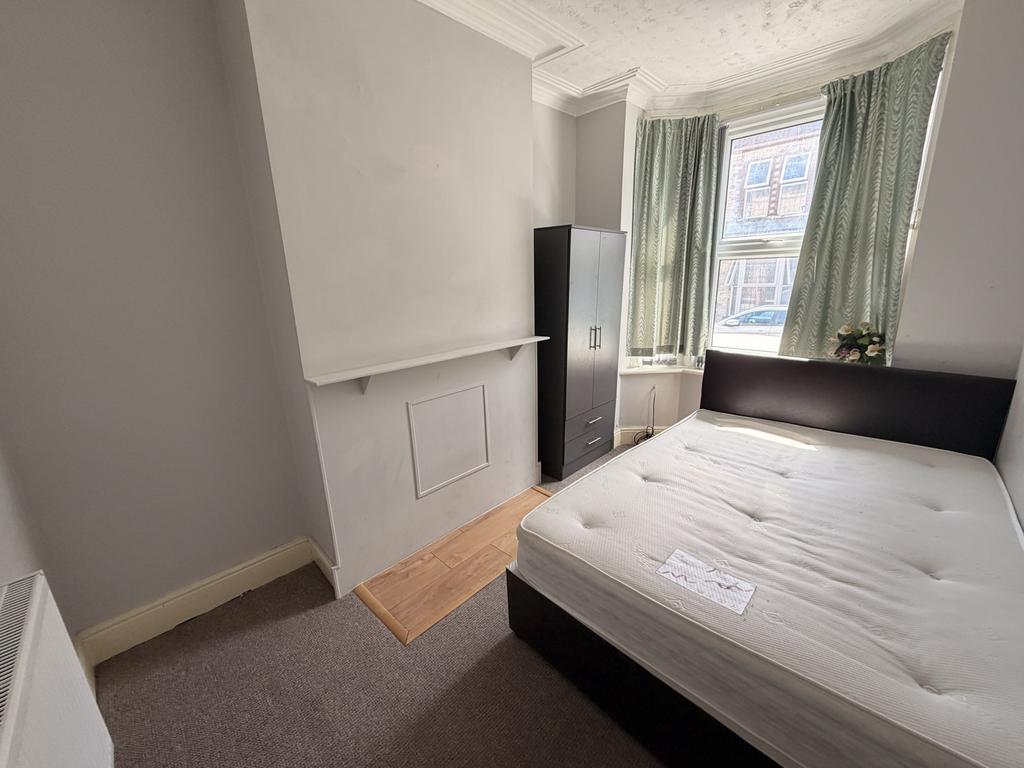 Ashley Avenue, Leeds LS9 - View 4