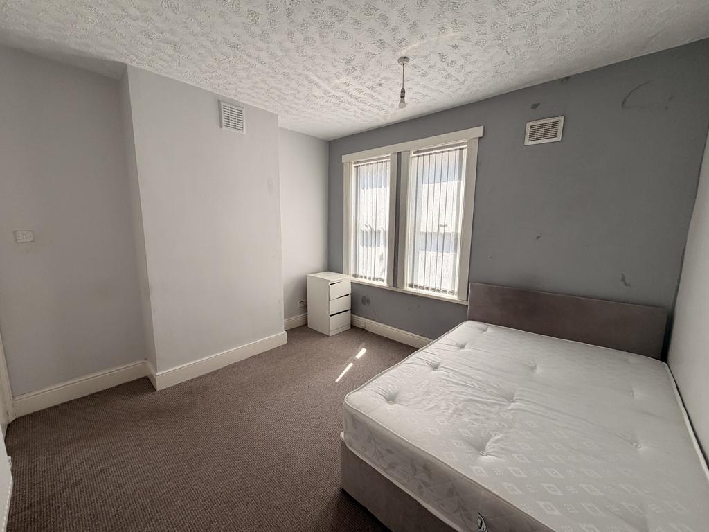 Ashley Avenue, Leeds LS9 - More