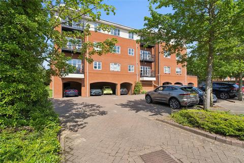 2 bedroom apartment for sale, Deyncourt Gardens, Upminster, RM14