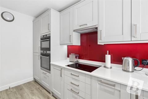 2 bedroom apartment for sale, Deyncourt Gardens, Upminster, RM14