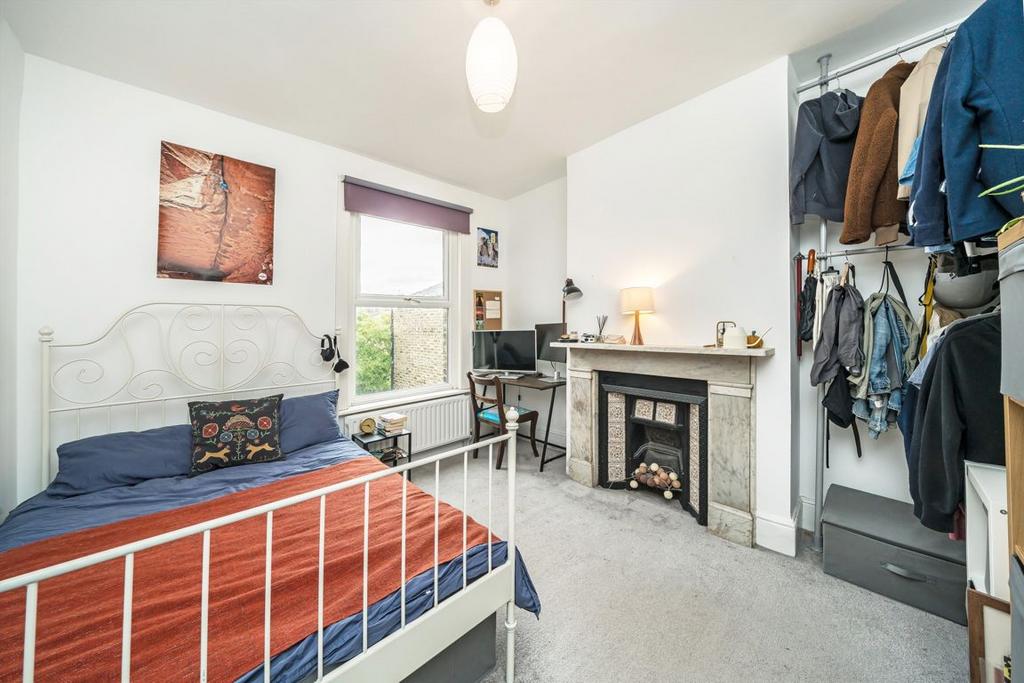 Bedroom, fireplace
