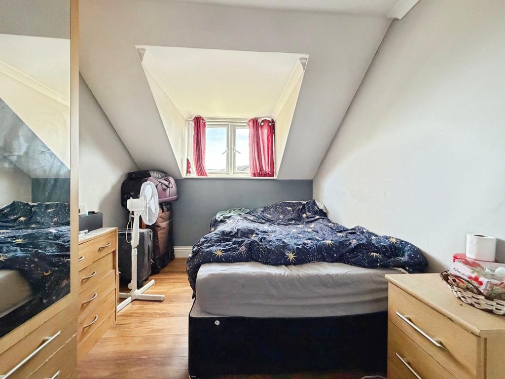 Apartment in Hounslow - View 4