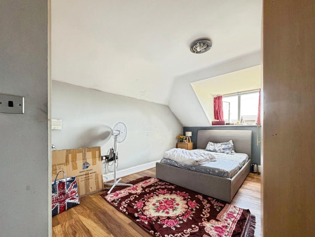 Apartment in Hounslow - View 5