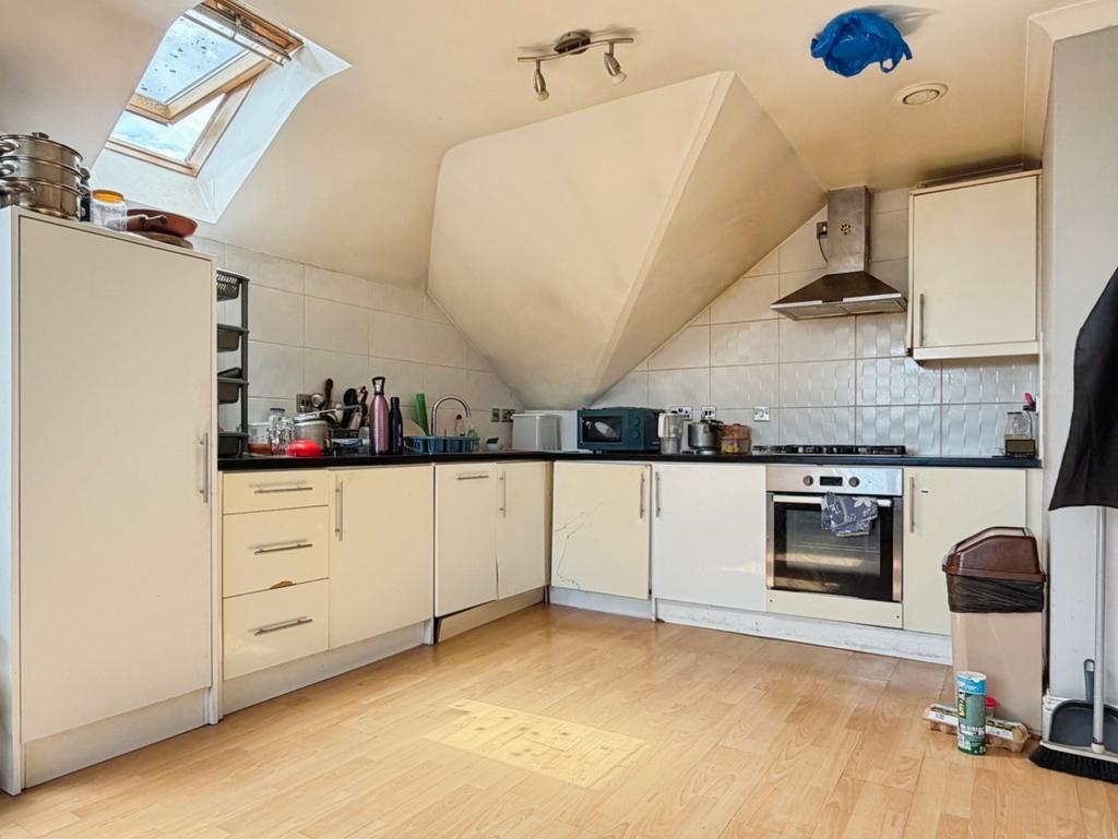 Apartment in Hounslow - View 3