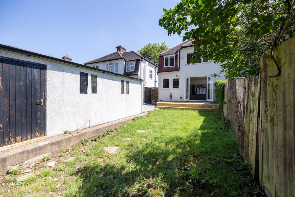 House in London, Widmore Green, Widmore - View 5