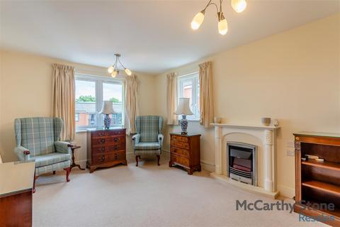 1 bedroom apartment for sale, Goodes Court, Royston, Herts, SG8 5FF