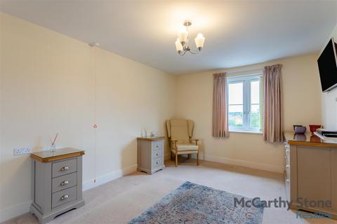 1 bedroom apartment for sale, Goodes Court, Royston, Herts, SG8 5FF