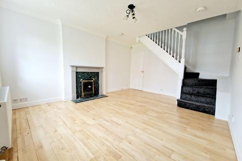 3 bedroom terraced house to rent, Isis Close, Salford, M7
