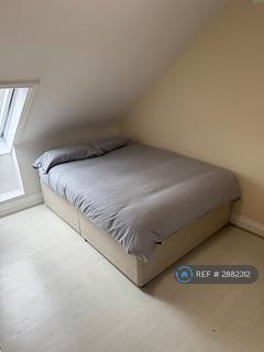1 bedroom in a house share to rent, Heston Road, Hounslow, TW5
