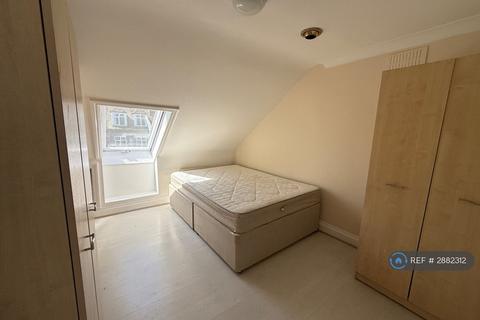1 bedroom in a house share to rent, Heston Road, Hounslow, TW5