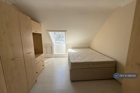 1 bedroom in a house share to rent, Heston Road, Hounslow, TW5