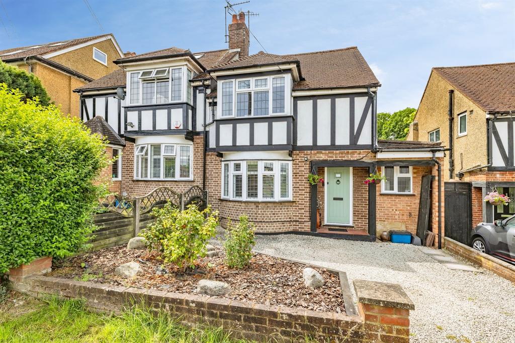 Detached house exterior, driveway