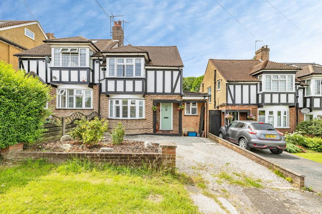 Detached house exterior, driveway