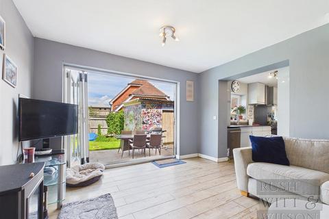 4 bedroom semi-detached house for sale, Senlac Gardens, Battle