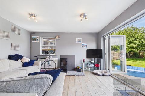 4 bedroom semi-detached house for sale, Senlac Gardens, Battle