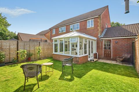 3 bedroom semi-detached house for sale, Cotton Close, Cowes, PO31