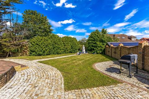 Weymouth Avenue, London NW7
