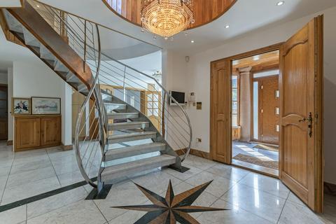 8 bedroom detached house for sale, Weymouth Avenue, London NW7