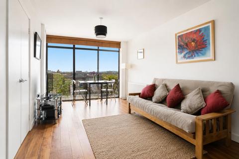 The Roundway, London N17