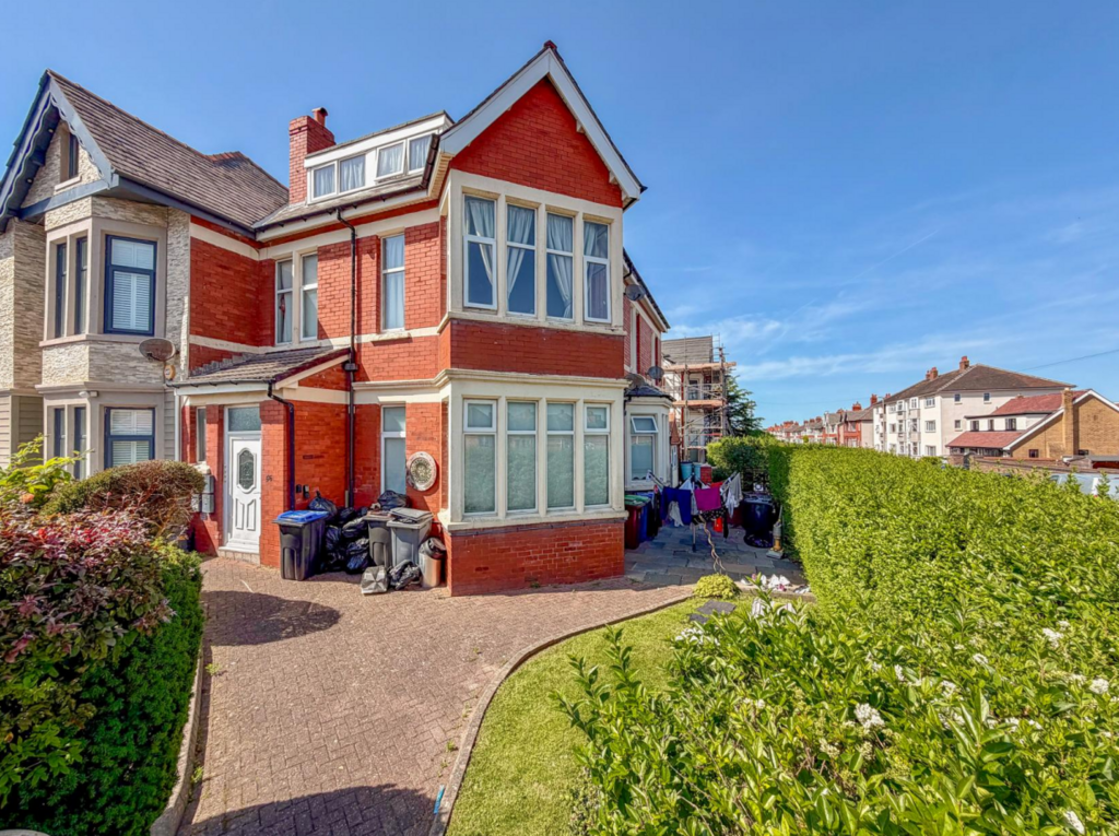 5 bedroom flat for sale