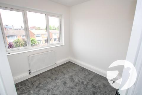 2 bedroom flat for sale, Woodington Close, London, SE9