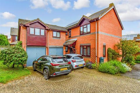 5 bedroom detached house for sale, Siskin Gardens, Paddock Wood, Tonbridge, Kent