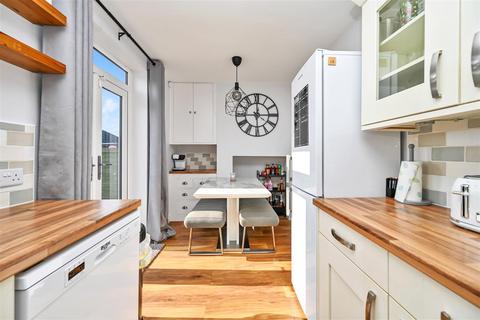 3 bedroom semi-detached house for sale, Leslie Avenue, Yeadon, Leeds