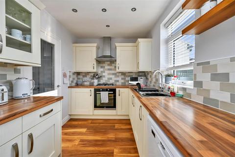 3 bedroom semi-detached house for sale, Leslie Avenue, Yeadon, Leeds