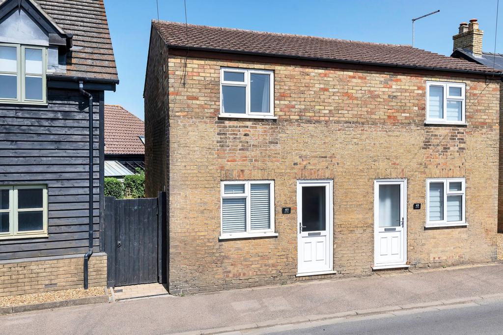 2 bedroom semi-detached house for sale