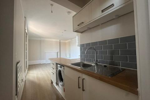 2 bedroom flat to rent, Ashford Road, Maidstone, Kent, ME14