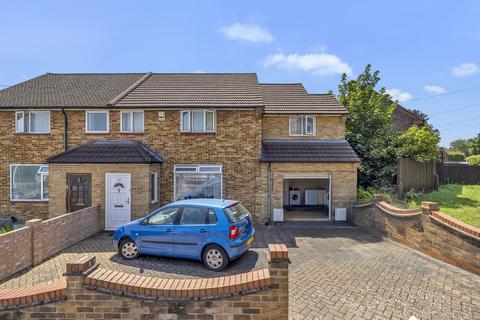 Dewsbury Road, Romford, RM3