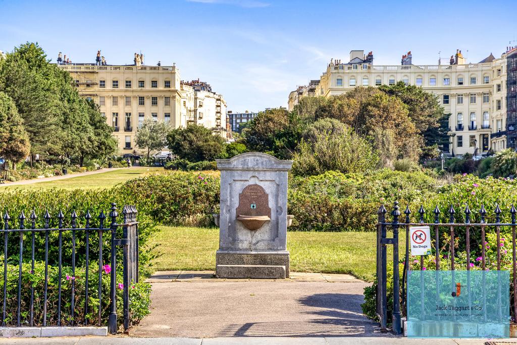 Brunswick Square, Hove - View 6