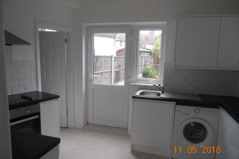 3 bedroom terraced house to rent, Nutbrowne Road, Dagenham