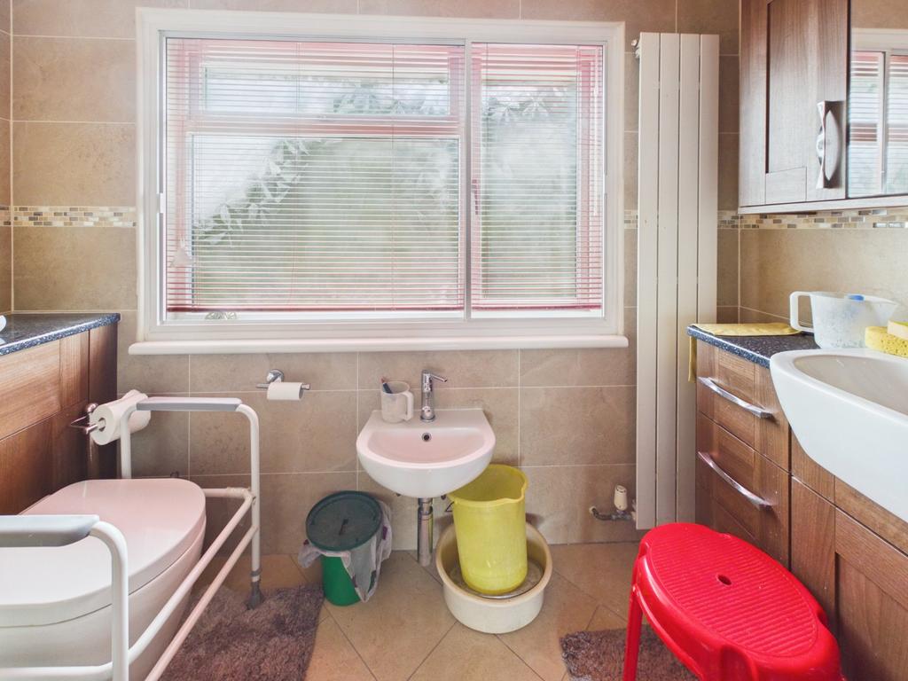 Ensuite
