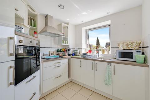 2 bedroom apartment for sale, Fleet Road, Fleet, GU51 3FS
